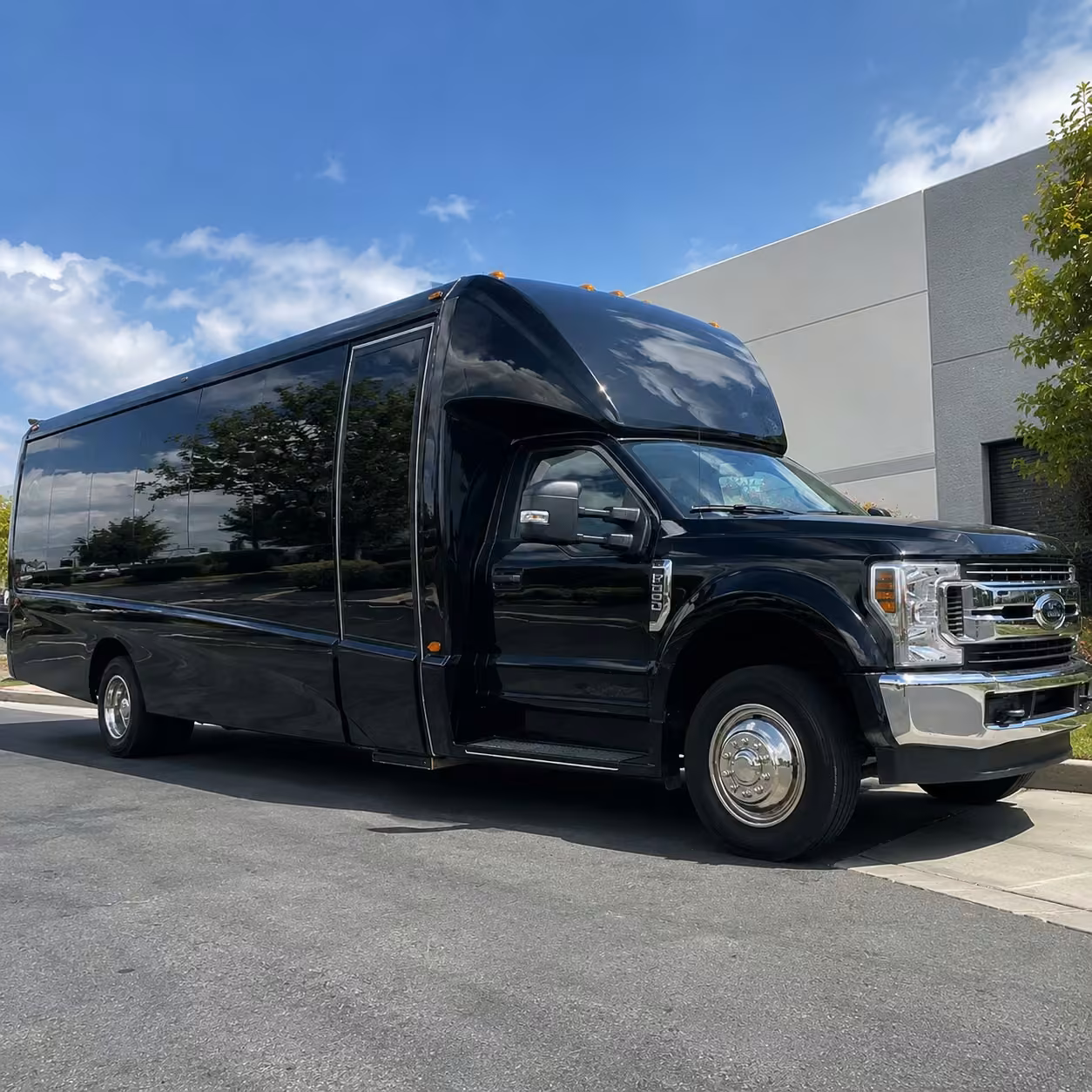 15 35 passenger minibus